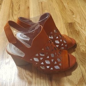 NIB Vince Camuto heels sz. 9 candied yam color